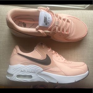 Women Peach AirMax size 9